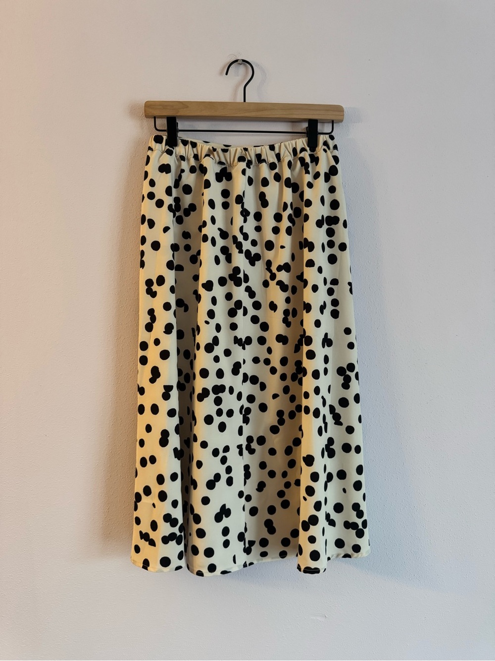 T Tahari Cream Midi Skirt with Black Polka Dots